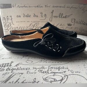 Naturalizer Black Slip-On Loafers with detail side tie.